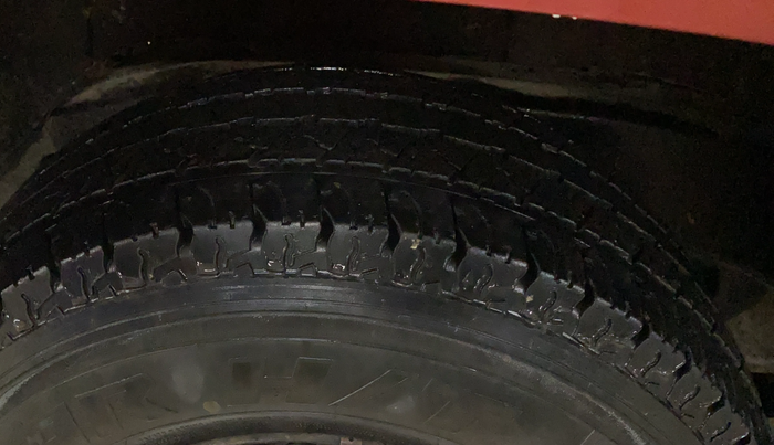 2016 Mahindra TUV300 T6, Diesel, Manual, 75,838 km, Right Rear Tyre Tread