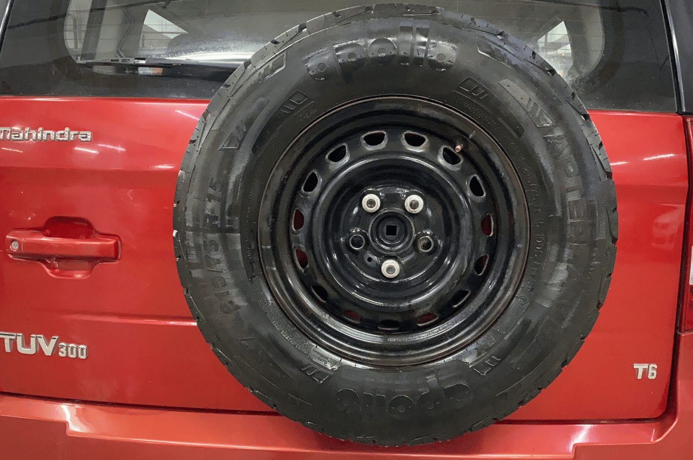 2016 Mahindra TUV300 T6, Diesel, Manual, 75,838 km, Spare Tyre