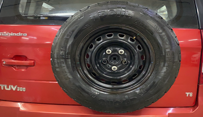 2016 Mahindra TUV300 T6, Diesel, Manual, 75,838 km, Spare Tyre