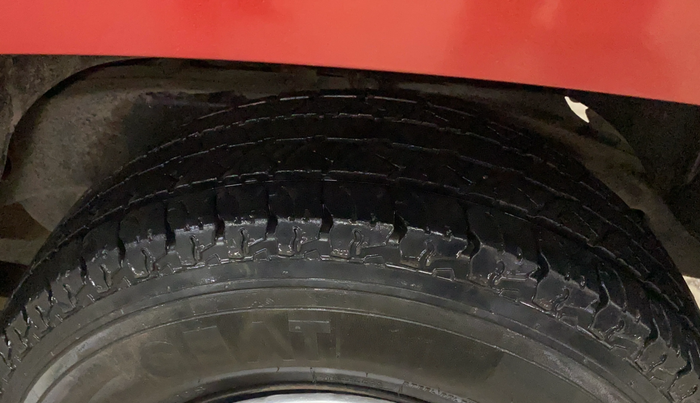 2016 Mahindra TUV300 T6, Diesel, Manual, 75,838 km, Left Rear Tyre Tread