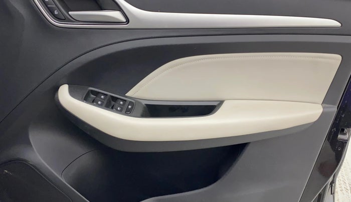 2024 MG ASTOR Shine 1.5 MT (Ivory), Petrol, Manual, 8,574 km, Driver Side Door Panels Control