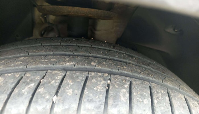2020 Mahindra XUV500 W11, Diesel, Manual, 1,18,923 km, Right Front Tyre Tread