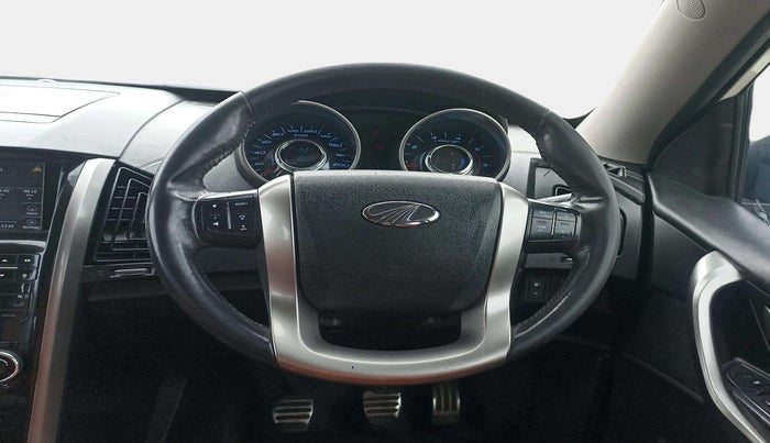 2020 Mahindra XUV500 W11, Diesel, Manual, 1,18,923 km, Steering Wheel Close Up
