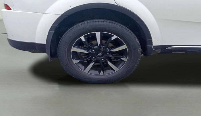 2020 Mahindra XUV500 W11, Diesel, Manual, 1,18,923 km, Right Rear Wheel