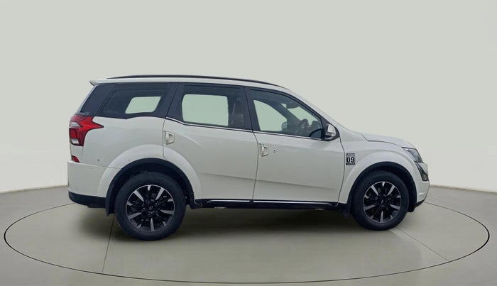2020 Mahindra XUV500 W11, Diesel, Manual, 1,18,923 km, Right Side View