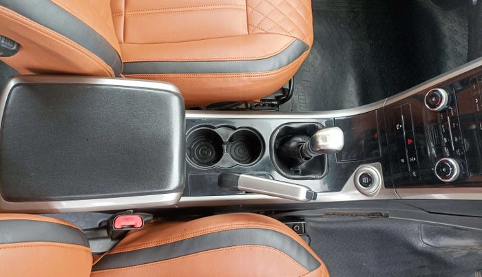2020 Mahindra XUV500 W11, Diesel, Manual, 1,18,923 km, Gear Lever