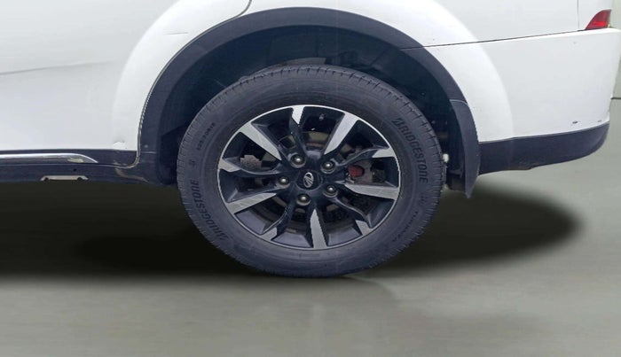 2020 Mahindra XUV500 W11, Diesel, Manual, 1,18,923 km, Left Rear Wheel
