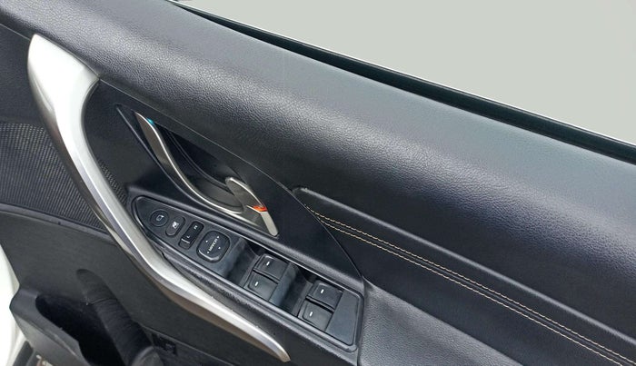 2020 Mahindra XUV500 W11, Diesel, Manual, 1,18,923 km, Driver Side Door Panels Control