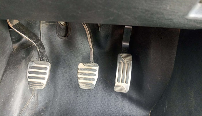 2020 Mahindra XUV500 W11, Diesel, Manual, 1,18,923 km, Pedals