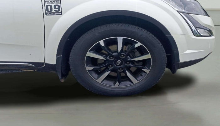 2020 Mahindra XUV500 W11, Diesel, Manual, 1,18,923 km, Right Front Wheel