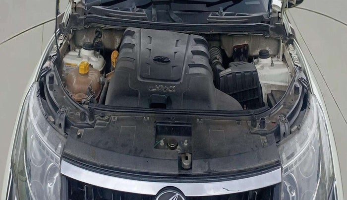 2020 Mahindra XUV500 W11, Diesel, Manual, 1,18,923 km, Engine View