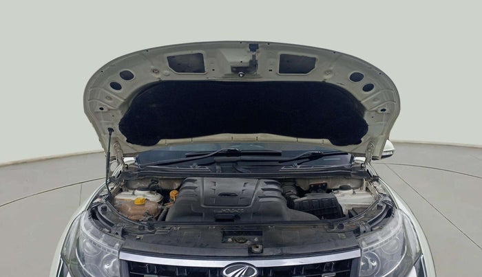 2020 Mahindra XUV500 W11, Diesel, Manual, 1,18,923 km, Open Bonet
