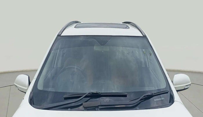 2020 Mahindra XUV500 W11, Diesel, Manual, 1,18,923 km, Front Windshield