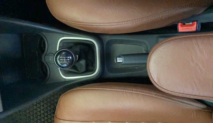 2019 Volkswagen Polo HIGHLINE PLUS 1.0 16 ALLOY, Petrol, Manual, 26,661 km, Gear Lever