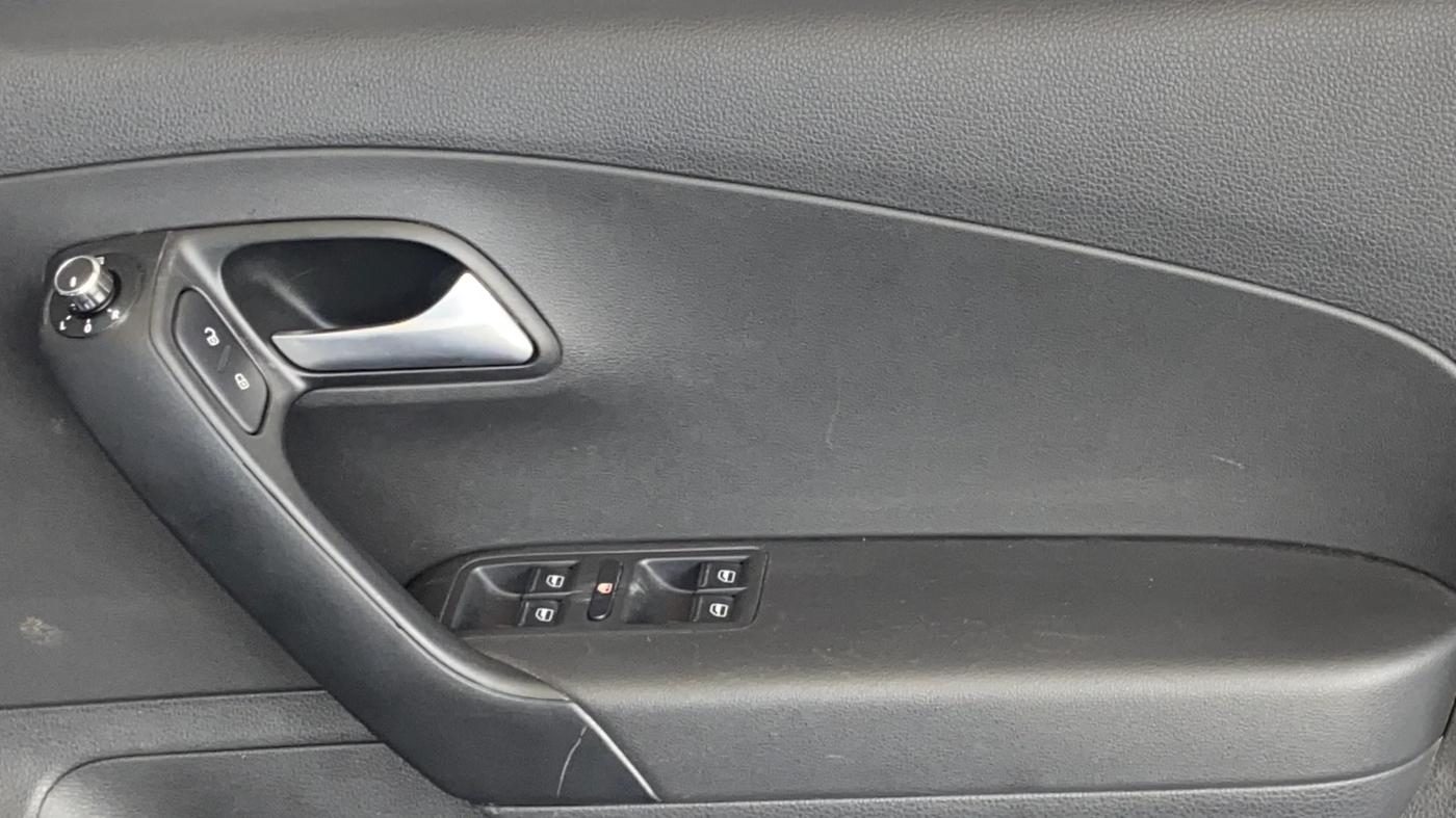2019 Volkswagen Polo HIGHLINE PLUS 1.0 16 ALLOY, Petrol, Manual, 26,661 km, Driver Side Door Panels Control