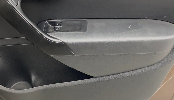 2018 Volkswagen Ameo TRENDLINE 1.0L, Petrol, Manual, 42,312 km, Driver Side Door Panels Control