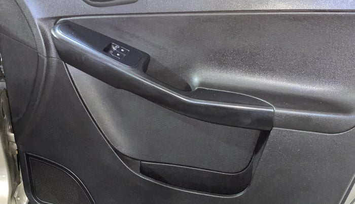 2016 Tata Zest XE PETROL, Petrol, Manual, 44,005 km, Driver Side Door Panels Control