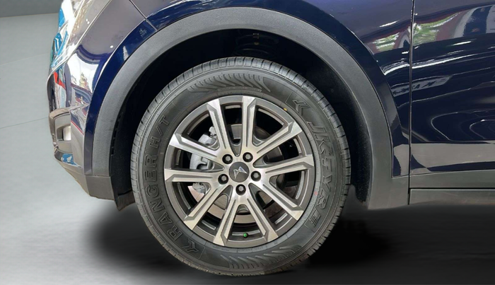 2022 Mahindra XUV700 AX 7 LUXURY D AWD AT 7 STR, Diesel, Automatic, 60,398 km, Left Front Wheel