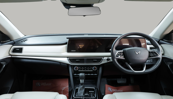 2022 Mahindra XUV700 AX 7 LUXURY D AWD AT 7 STR, Diesel, Automatic, 60,398 km, Dashboard