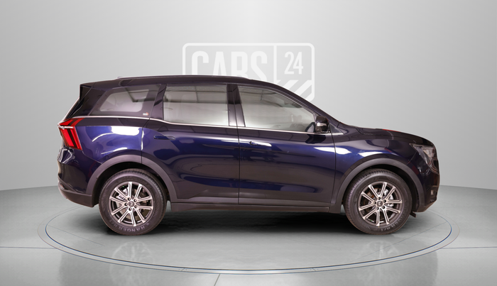 2022 Mahindra XUV700 AX 7 LUXURY D AWD AT 7 STR, Diesel, Automatic, 60,398 km, Right Side View