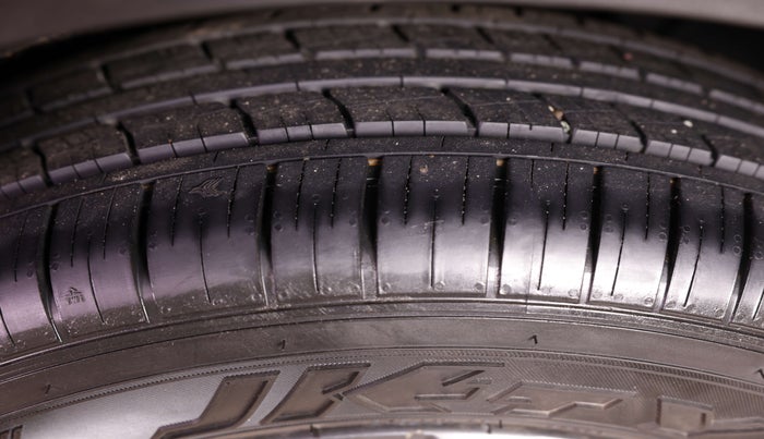 2022 Mahindra XUV700 AX 7 LUXURY D AWD AT 7 STR, Diesel, Automatic, 60,398 km, Left Rear Tyre Tread