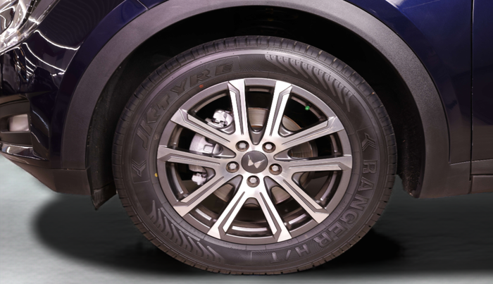 2022 Mahindra XUV700 AX 7 LUXURY D AWD AT 7 STR, Diesel, Automatic, 60,398 km, Left Front Wheel