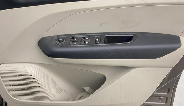 2023 Renault TRIBER RXZ, Petrol, Manual, 24,613 km, Driver Side Door Panels Control