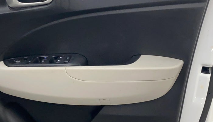 2022 Hyundai VENUE S(O) 1.2, Petrol, Manual, 24,974 km, Driver Side Door Panels Control