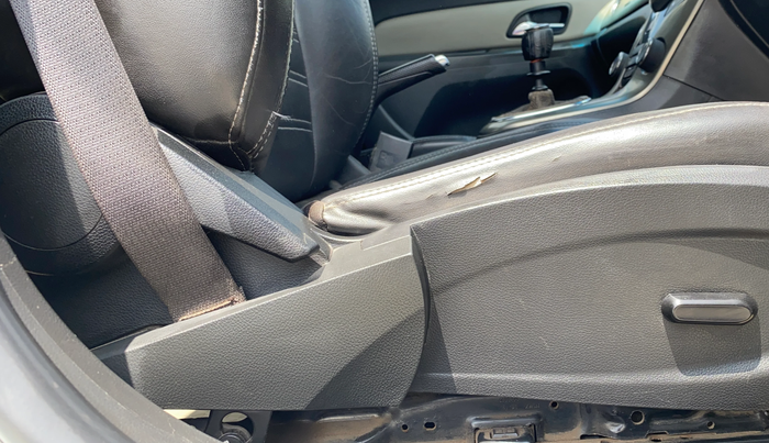 2017 Chevrolet Cruze LTZ, Diesel, Manual, 86,041 km, Driver Side Adjustment Panel