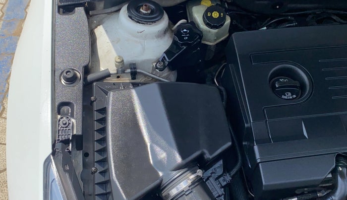 2017 Chevrolet Cruze LTZ, Diesel, Manual, 86,041 km, Engine View - Right