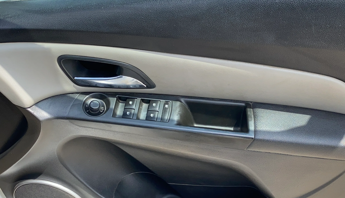 2017 Chevrolet Cruze LTZ, Diesel, Manual, 86,041 km, Driver Side Door Panels Control