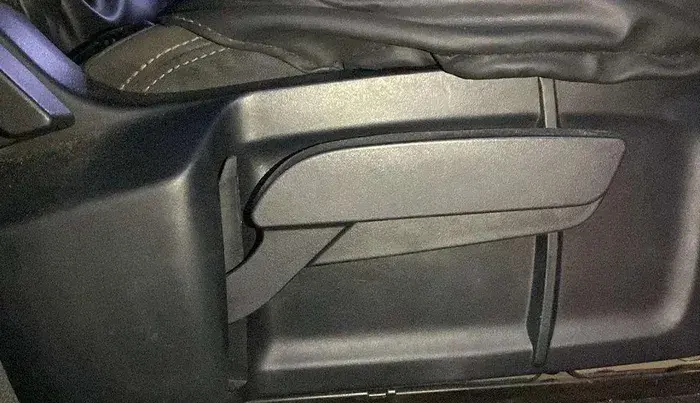 2023 Tata Harrier XTA PLUS 2.0L KRYOTEC DARK EDITION, Diesel, Automatic, 51,080 km, Driver Side Adjustment Panel