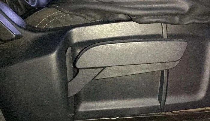 2023 Tata Harrier XTA PLUS 2.0L KRYOTEC DARK EDITION, Diesel, Automatic, 51,080 km, Driver Side Adjustment Panel