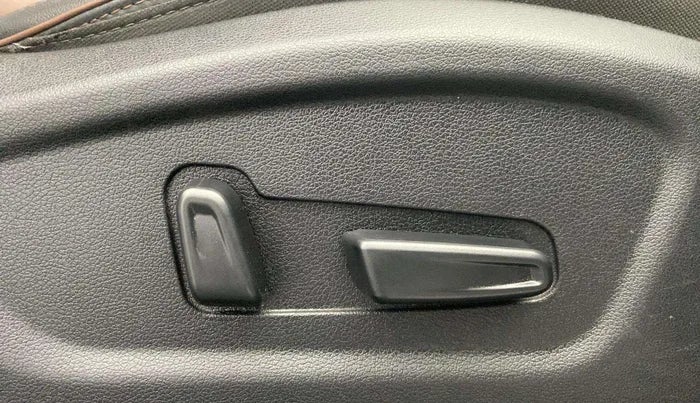 2022 Hyundai ALCAZAR 1.5 SIGNATURE MT 6STR, Diesel, Manual, 60,029 km, Driver Side Adjustment Panel