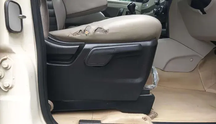 2020 Mahindra Scorpio S11 2WD, Diesel, Manual, 94,872 km, Driver Side Adjustment Panel