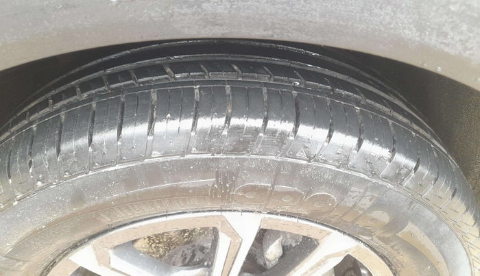 2024 Mahindra XUV700 AX 7 LUXURY P AT 7 STR, Petrol, Automatic, 7,497 km, Right Front Tyre Tread