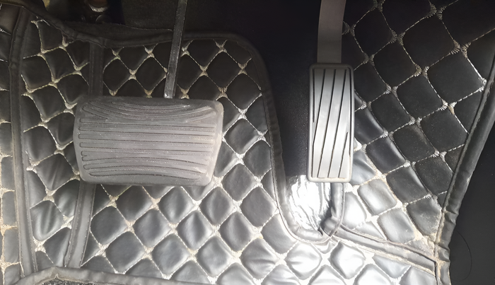 2024 Mahindra XUV700 AX 7 LUXURY P AT 7 STR, Petrol, Automatic, 7,497 km, Pedals