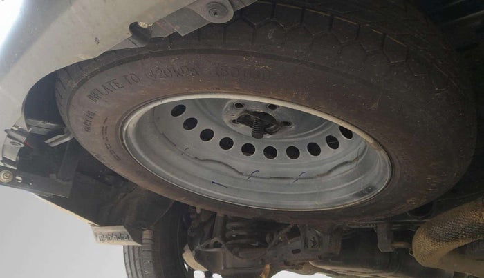 2024 Mahindra XUV700 AX 7 LUXURY P AT 7 STR, Petrol, Automatic, 7,497 km, Spare Tyre