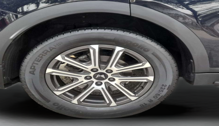 2024 Mahindra XUV700 AX 7 LUXURY P AT 7 STR, Petrol, Automatic, 7,497 km, Right Rear Wheel