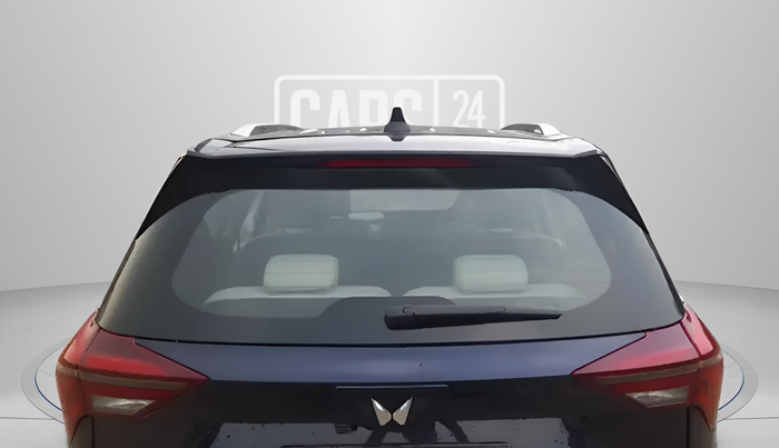 2024 Mahindra XUV700 AX 7 LUXURY P AT 7 STR, Petrol, Automatic, 7,497 km, Rear Windshield