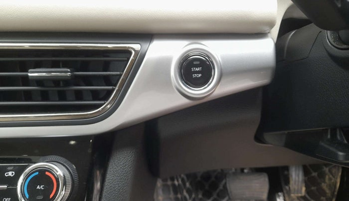 2024 Mahindra XUV700 AX 7 LUXURY P AT 7 STR, Petrol, Automatic, 7,497 km, Keyless Start/ Stop Button