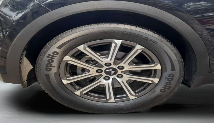 2024 Mahindra XUV700 AX 7 LUXURY P AT 7 STR, Petrol, Automatic, 7,497 km, Left Front Wheel