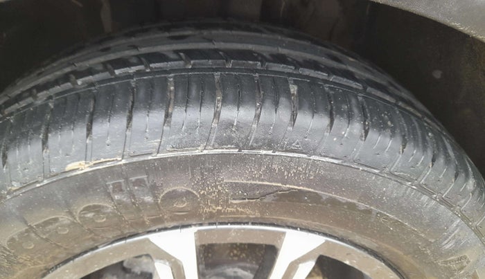 2024 Mahindra XUV700 AX 7 LUXURY P AT 7 STR, Petrol, Automatic, 7,497 km, Right Rear Tyre Tread