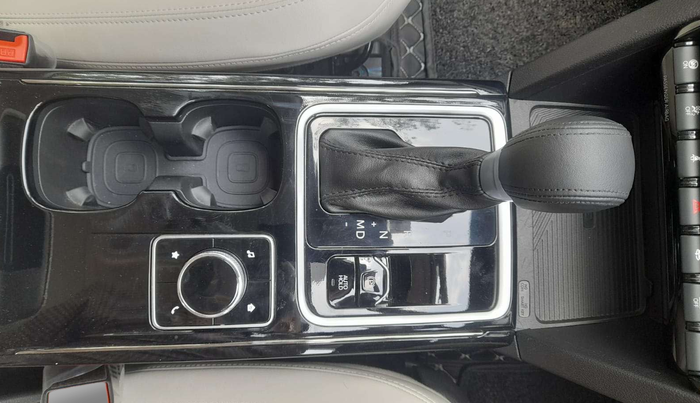 2024 Mahindra XUV700 AX 7 LUXURY P AT 7 STR, Petrol, Automatic, 7,497 km, Gear Lever