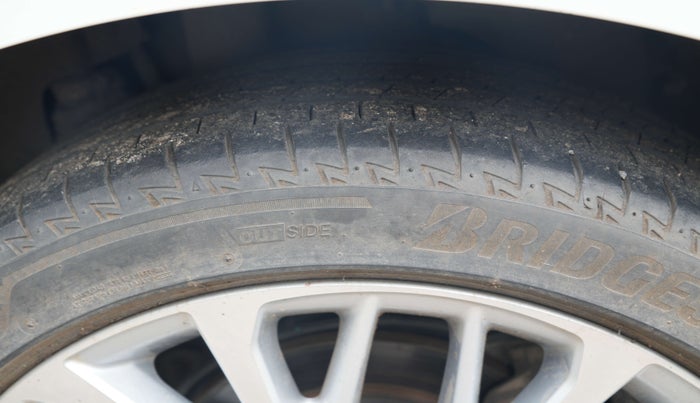 2021 Toyota Camry HYBRID, Hybrid, Automatic, 39,751 km, Right Rear Tyre Tread