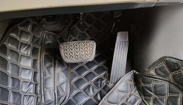 2021 Toyota Camry HYBRID, Hybrid, Automatic, 39,751 km, Pedals