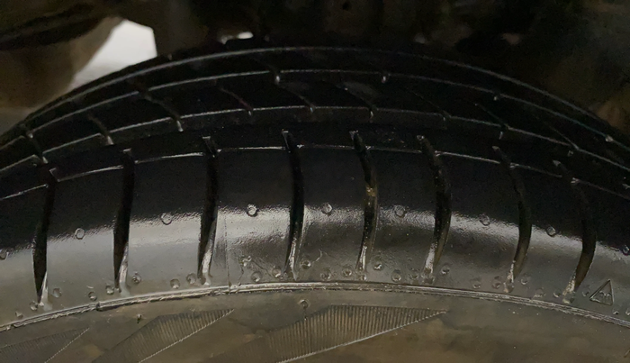 2018 Hyundai Eon ERA +, Petrol, Manual, 41,518 km, Left Front Tyre Tread