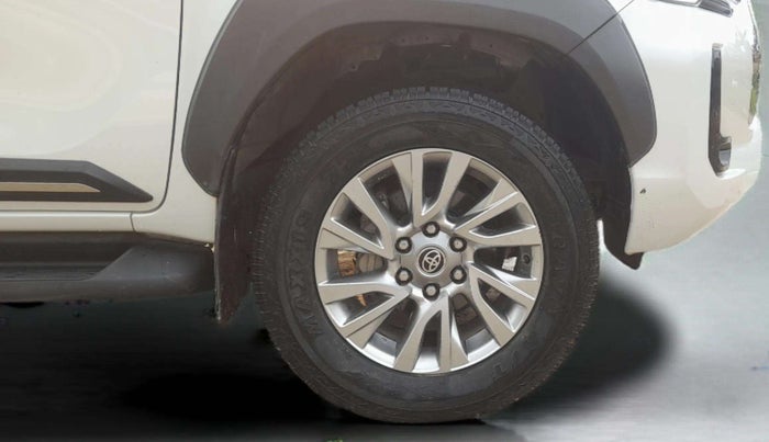 2024 Toyota HILUX HIGH 4X4 AT, Diesel, Automatic, 33,416 km, Right Front Wheel