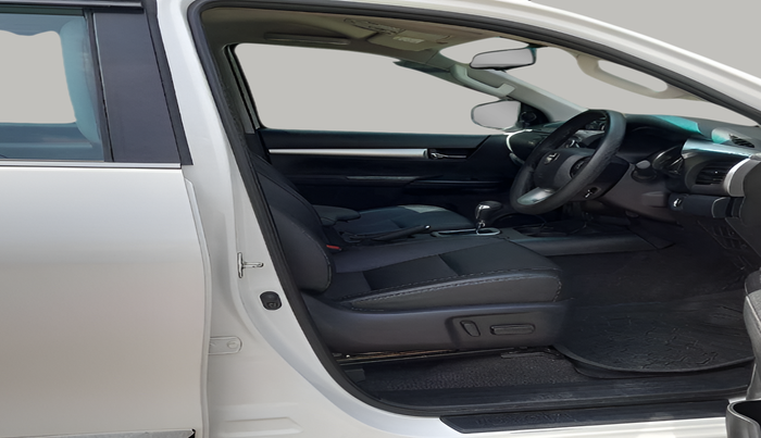 2024 Toyota HILUX HIGH 4X4 AT, Diesel, Automatic, 33,416 km, Right Side Front Door Cabin