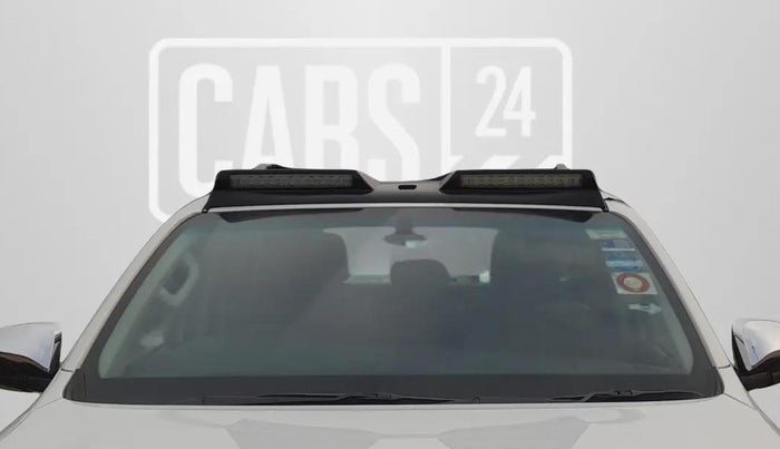 2024 Toyota HILUX HIGH 4X4 AT, Diesel, Automatic, 33,416 km, Front Windshield